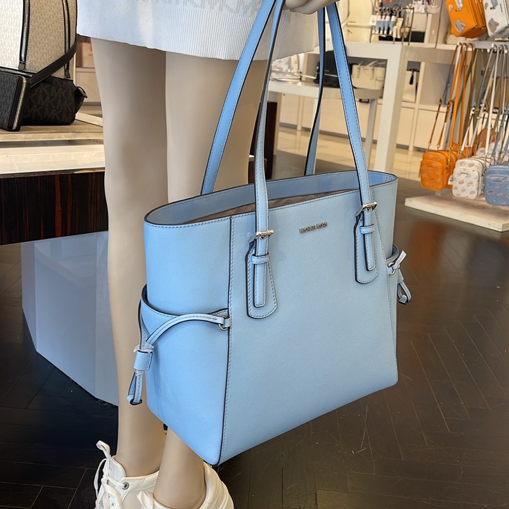 MICHAEL KORS Voyager Large Saffiano Leather EW Tote Shoulder Bag
LIGHT SKY
NWT - Picture 11 of 16